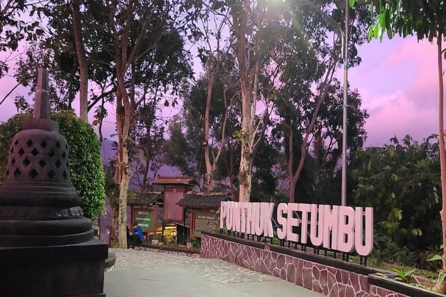 Setumbu Sunrise Hill and Borobudur Prambanan Tour