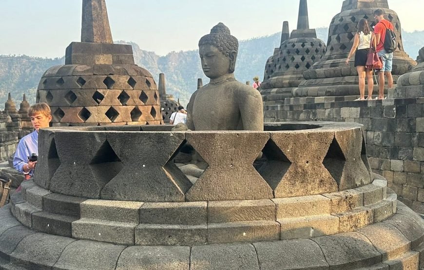 Setumbu Sunrise Hill and Borobudur Prambanan Tour