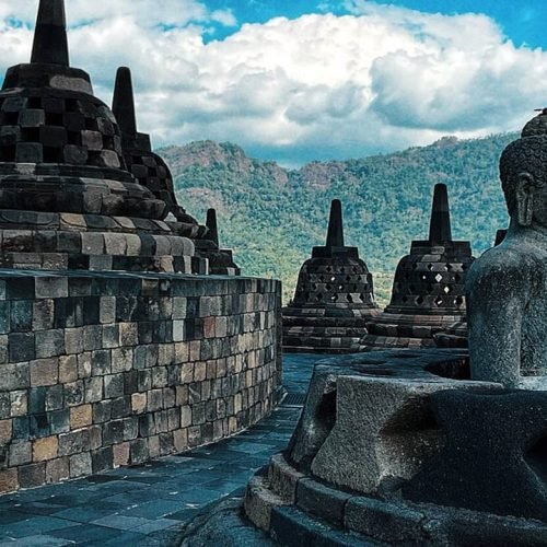 Setumbu Sunrise Hill and Borobudur Merapi Tour from Yogyakarta