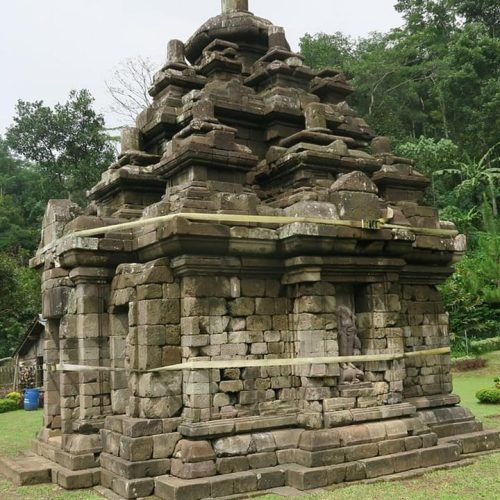 Borobudur & Selogriyo Temple—Full-Day Tour