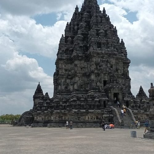 Best of Central Java with Setumbu Sunrise Hill and Borobudur Prambanan Tour