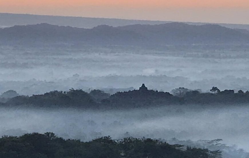 Setumbu Sunrise and Borobudur Merapi Prambanan Full-Day Tour
