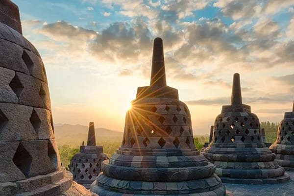 Borobudur Tours with Setumbu Hill Sunrise