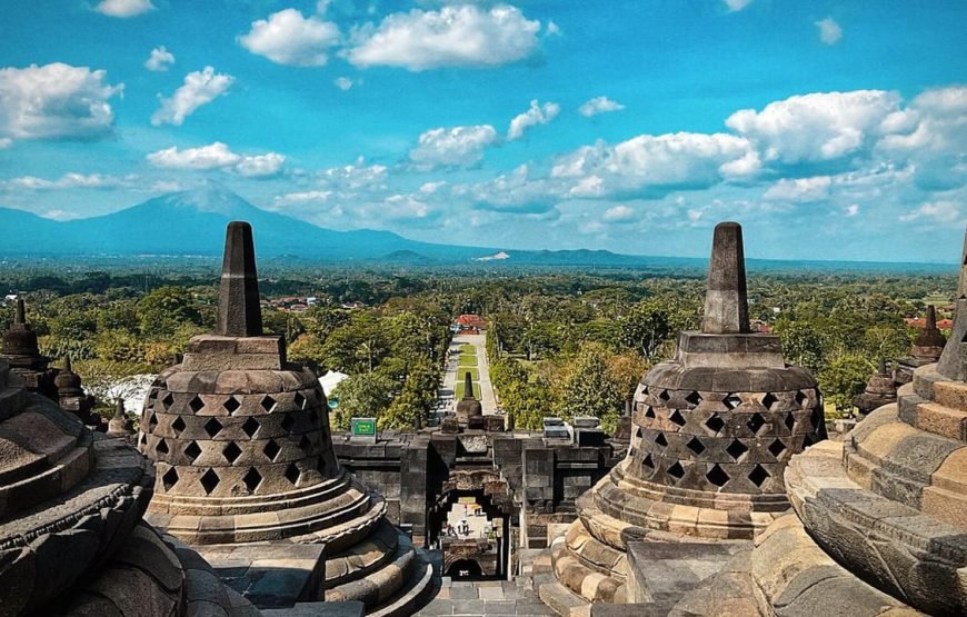 Borobudur Tour and Nepal Van Java