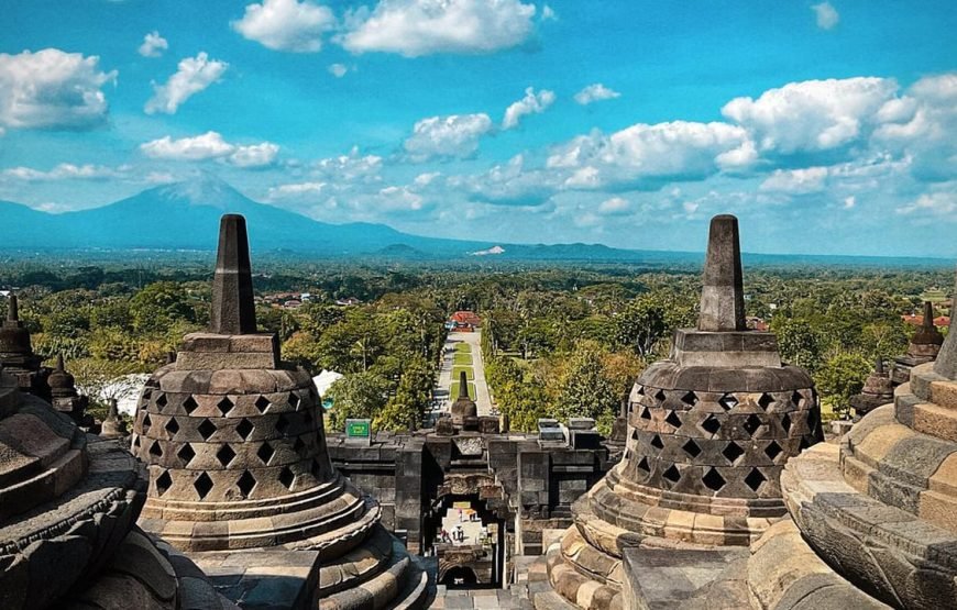 Setumbu Sunrise and Borobudur Merapi Prambanan Full-Day Tour