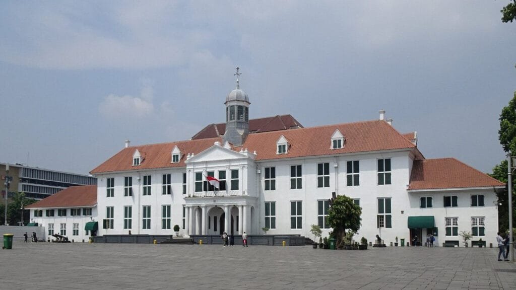 Don't Miss These Must-See Sights on a Jakarta Shore Excursion