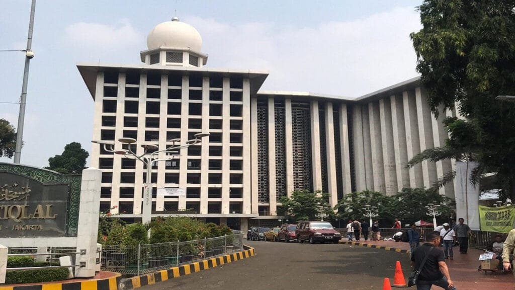 Explore Jakarta's Culture and Cuisine on a Cruise Port Tour