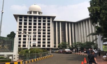 Explore Jakarta's Culture and Cuisine on a Cruise Port Tour