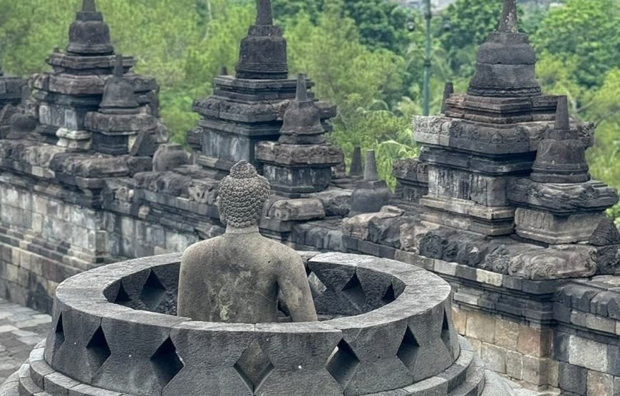 Setumbu Hill Sunrise and Borobudur Tour