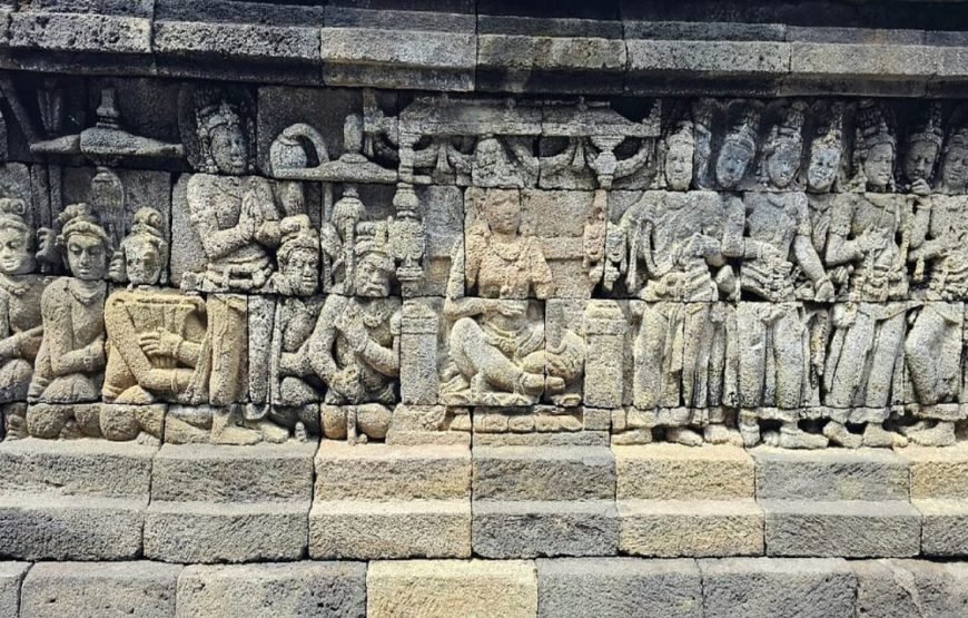 Setumbu Sunrise Hill and Borobudur Merapi Tour
