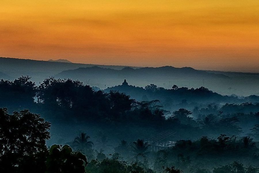 Sunrise Tour from Punthuk Setumbu Hill with Borobudur Temple