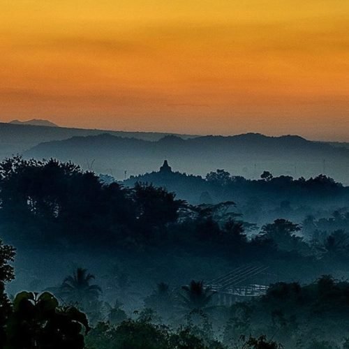 Explore the Best of Yogyakarta: Setumbu Sunrise, Borobudur, and Prambanan Tour. See the majestic temples, catch a stunning sunrise, and experience the cultural richness of this Indonesian city. Book now and make unforgettable memories!