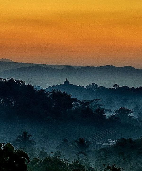 Explore the Best of Yogyakarta: Setumbu Sunrise, Borobudur, and Prambanan Tour. See the majestic temples, catch a stunning sunrise, and experience the cultural richness of this Indonesian city. Book now and make unforgettable memories!