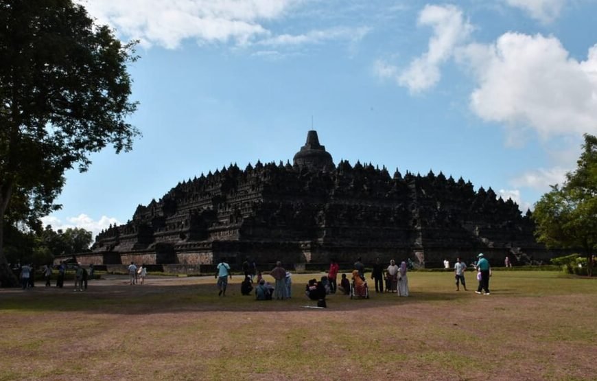 Mount Merapi Sunrise and Borobudur Tour