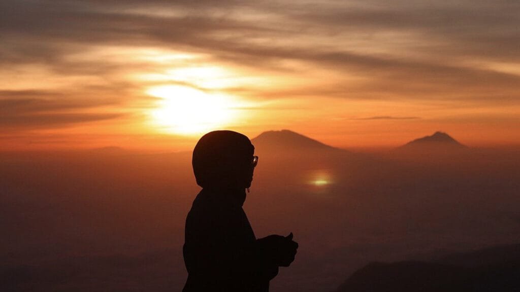 Sunrise Setumbu Hill, Borobudur Merapi Tour