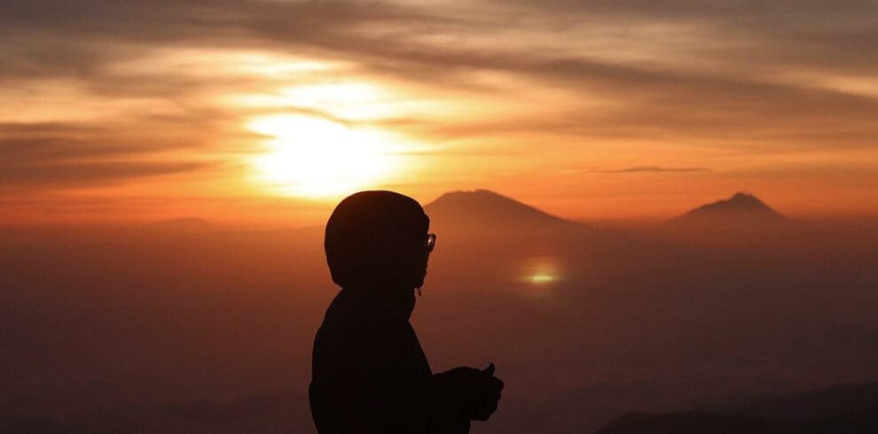 Sunrise Setumbu Hill, Borobudur Merapi Tour
