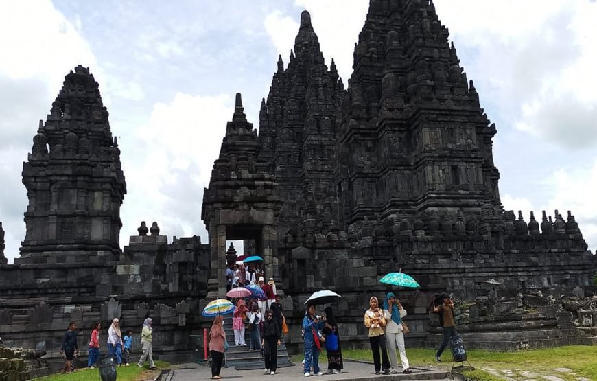 Setumbu Sunrise and Borobudur Merapi Prambanan Full-Day Tour