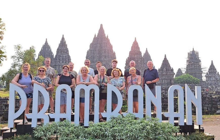 Setumbu Sunrise and Borobudur Merapi Prambanan Full-Day Tour