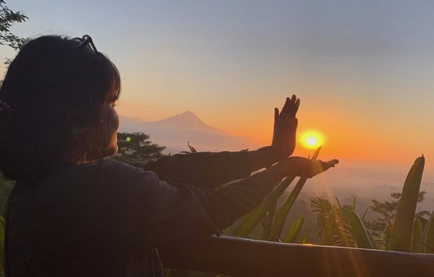 Setumbu Hill Sunrise and Borobudur Tour