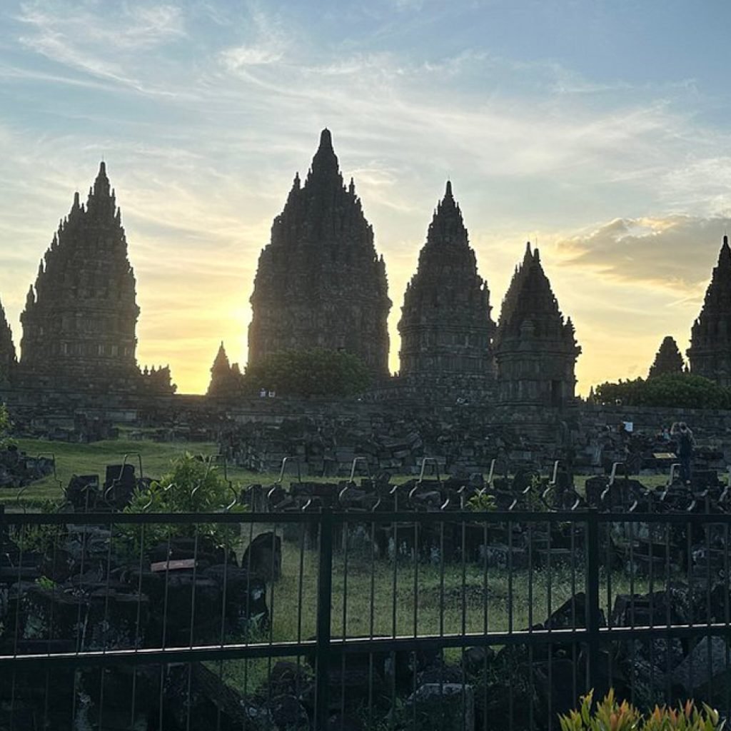 Must-Do in Indonesia: Borobudur Bromo Ijen Tour in 4 Days