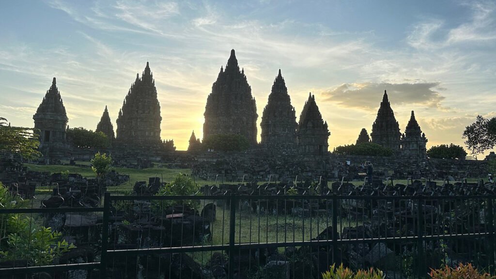 Must-Do in Indonesia: Borobudur Bromo Ijen Tour in 4 Days