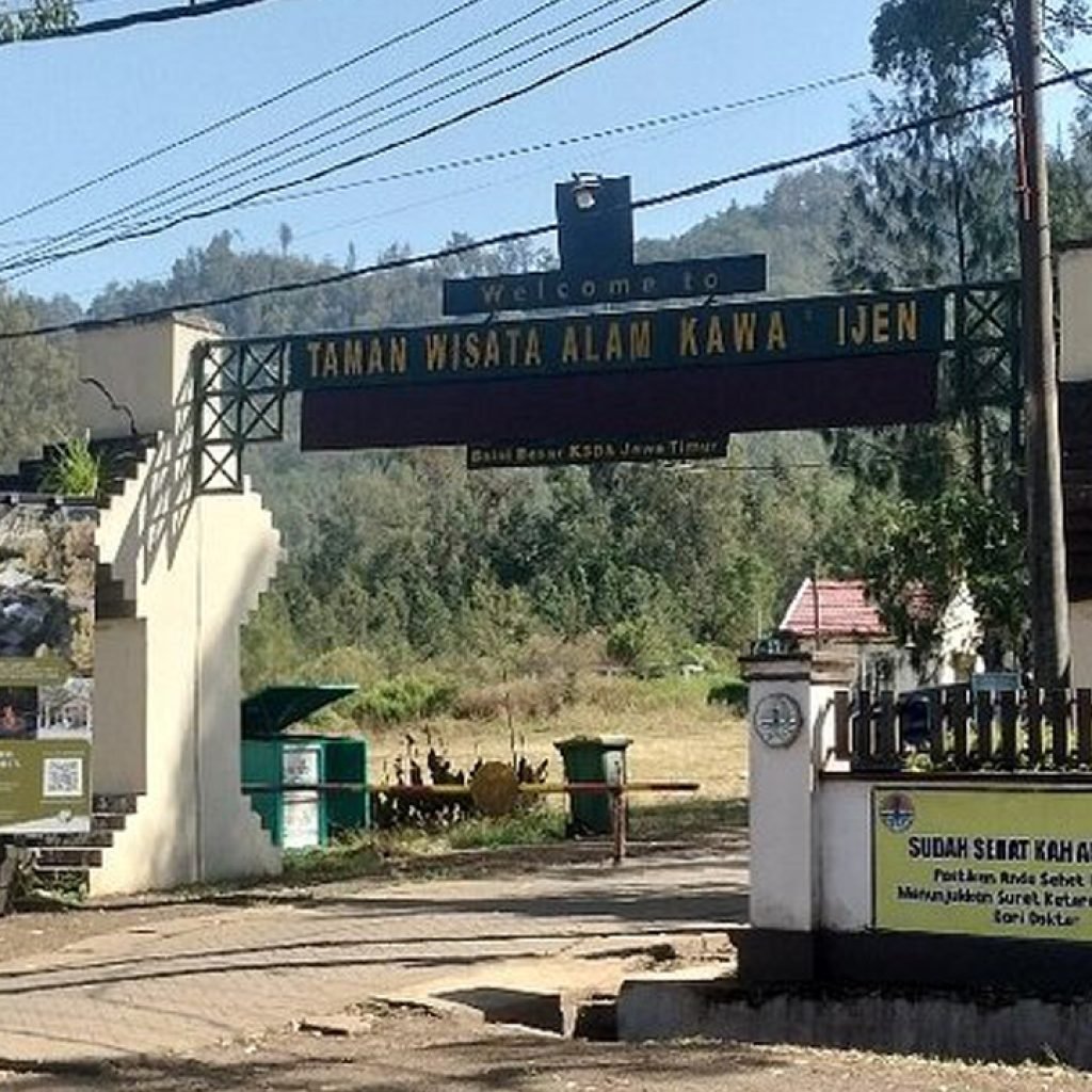 Unforgettable 4-Day Journey: Borobudur Bromo Ijen Tour on Java Island