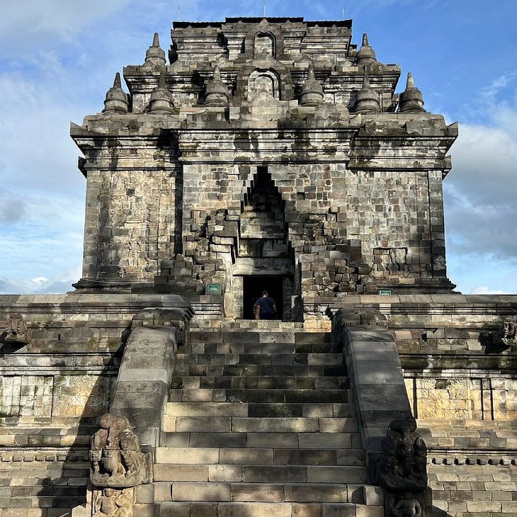 Discovering the Rich History of Yogyakarta Through the Borobudur Tour