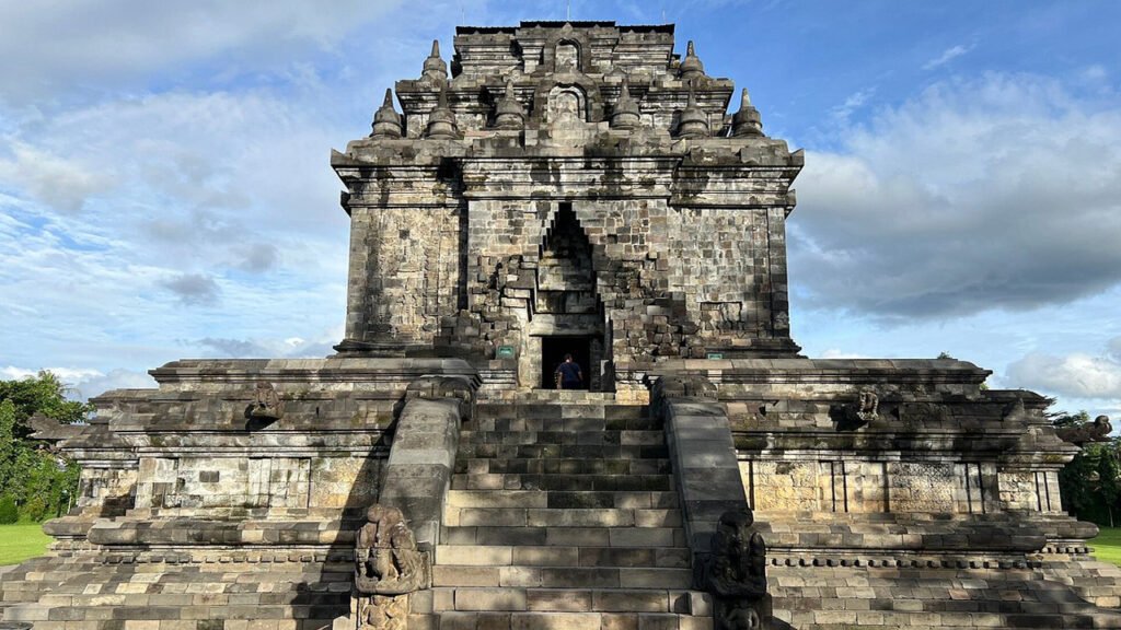 Discovering the Rich History of Yogyakarta Through the Borobudur Tour