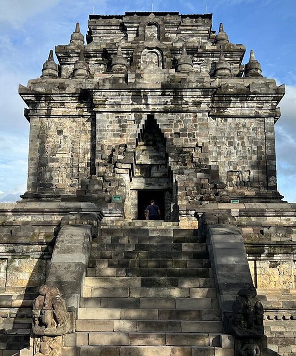 Discover the Mysteries of Pawon and Mendut Temples - A Must-See in Indonesia