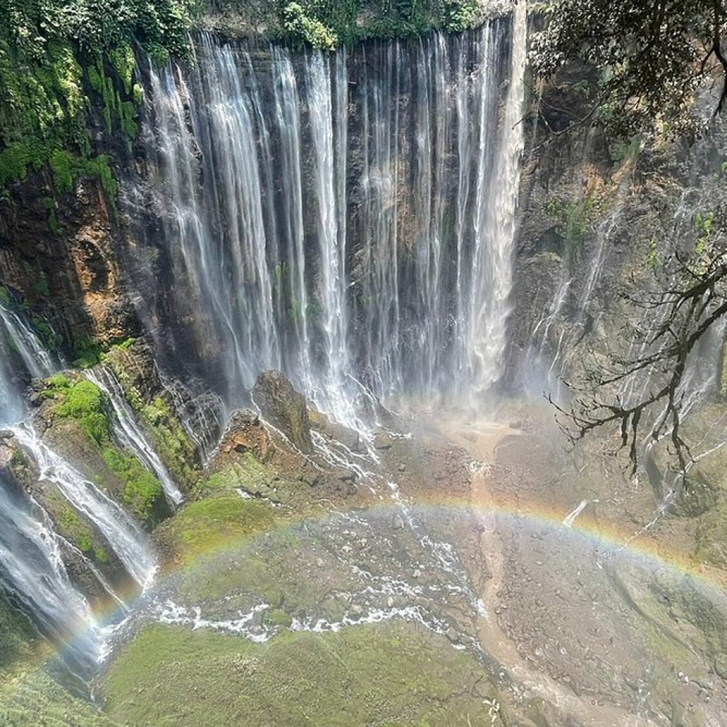From Ancient Temples to Breathtaking Landscapes: A 5-Day Adventure to Borobudur, Tumpak Sewu Waterfall, Bromo, and Ijen