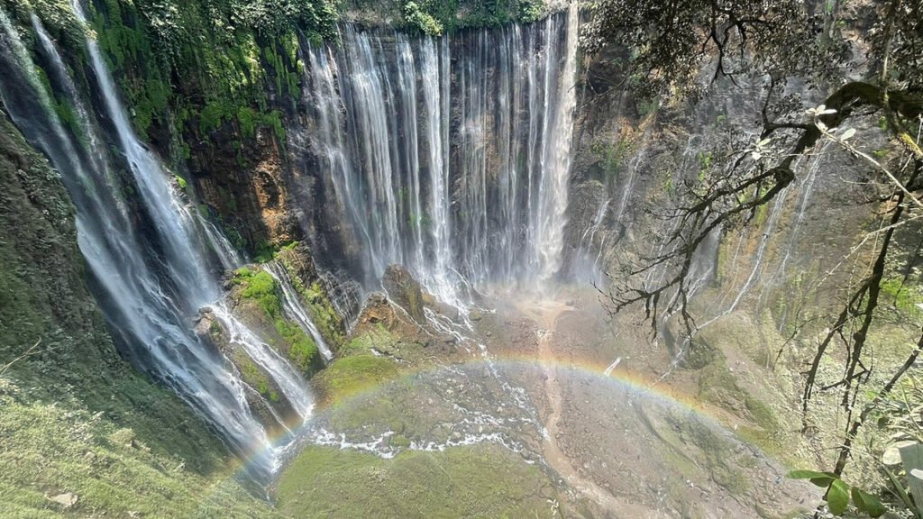 From Ancient Temples to Breathtaking Landscapes: A 5-Day Adventure to Borobudur, Tumpak Sewu Waterfall, Bromo, and Ijen