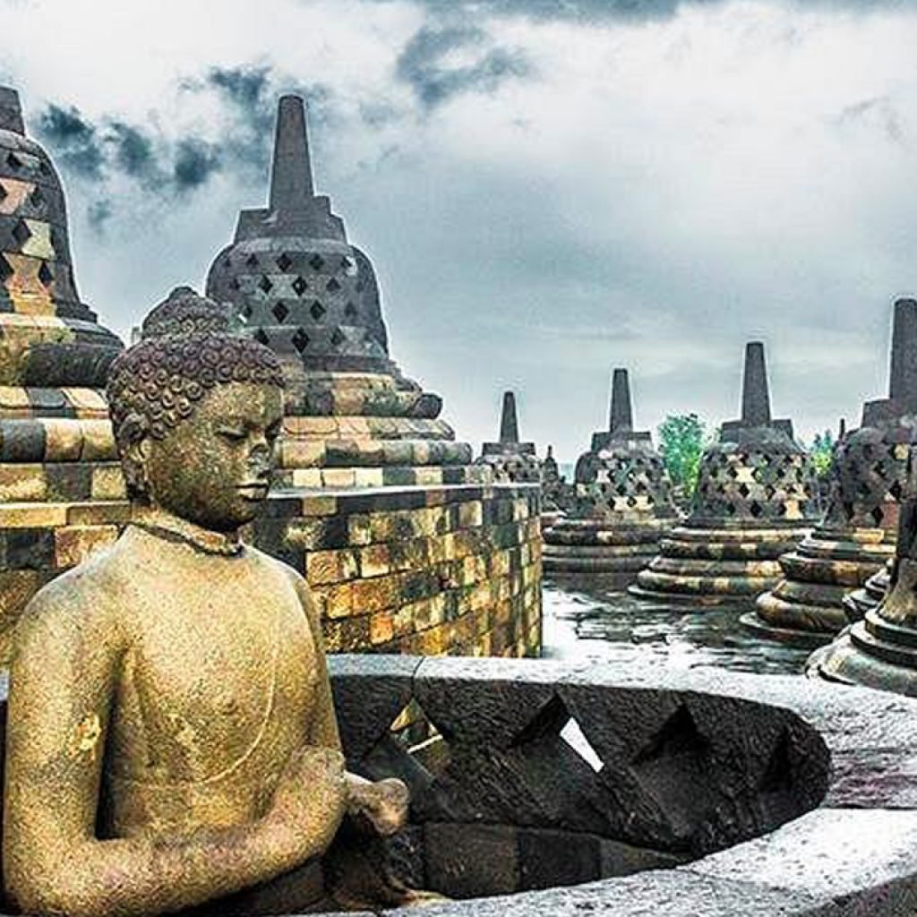 Borobudur, Tumpak Sewu Waterfall, Bromo, and Ijen: A 5-Day Tour of Java's Top Destinations