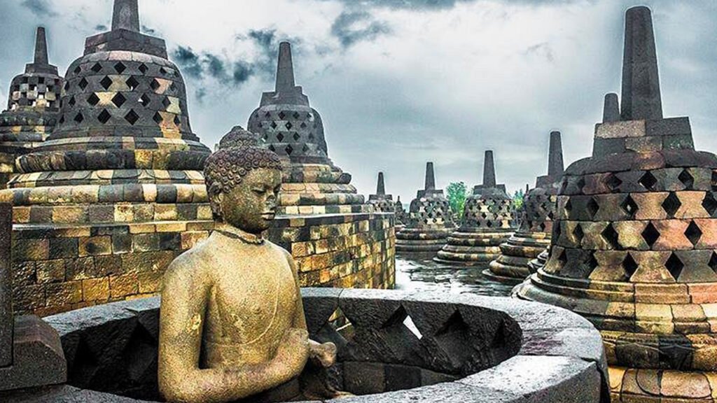 Borobudur, Tumpak Sewu Waterfall, Bromo, and Ijen: A 5-Day Tour of Java's Top Destinations