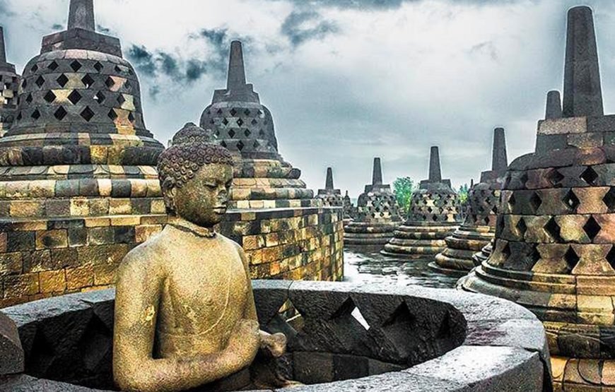 Borobudur, Tumpak Sewu Waterfall, Bromo, Ijen Tour 5 days
