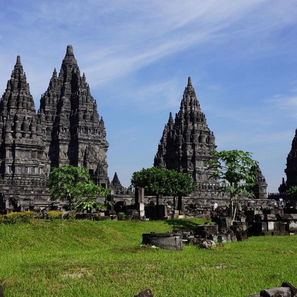 Discovering the Best of Java: A 5-Day Itinerary to Borobudur, Tumpak Sewu Waterfall, Bromo, and Ijen