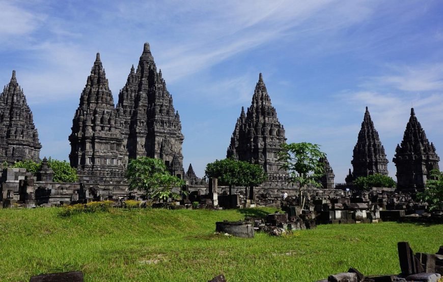 Borobudur, Tumpak Sewu Waterfall, Bromo, Ijen Tour 5 days