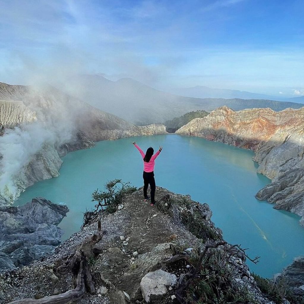 Sunrise to Sunset: A Complete Itinerary for the Borobudur Bromo Ijen Tour