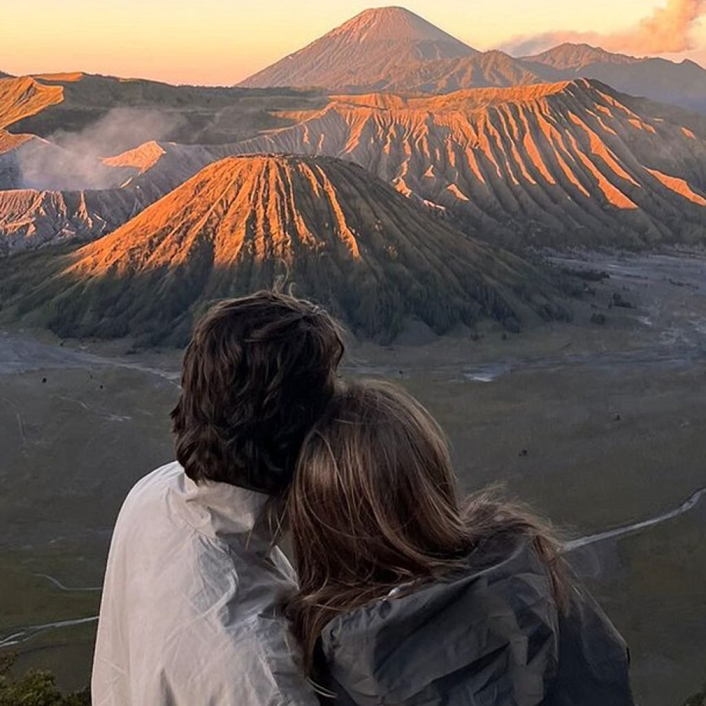 The Ultimate Java Adventure: 5 Days at Borobudur, Tumpak Sewu Waterfall, Bromo, and Ijen