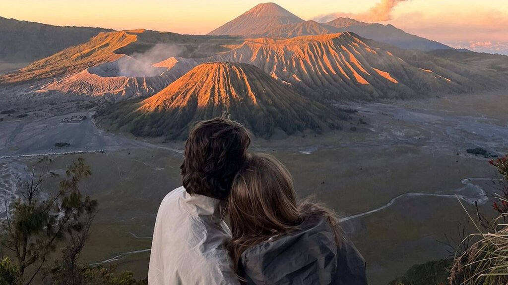 The Ultimate Java Adventure: 5 Days at Borobudur, Tumpak Sewu Waterfall, Bromo, and Ijen