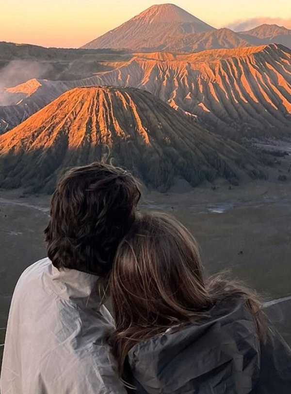 The Ultimate Java Adventure: 5 Days at Borobudur, Tumpak Sewu Waterfall, Bromo, and Ijen