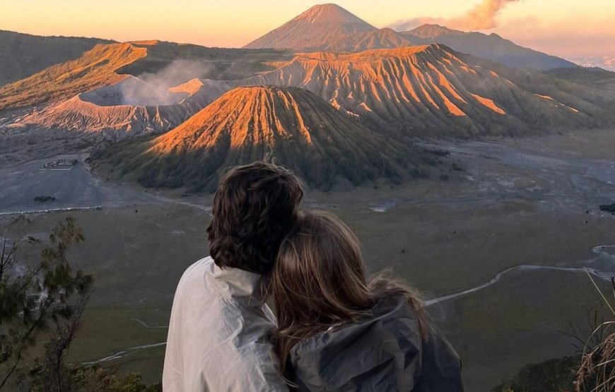 Borobudur, Tumpak Sewu Waterfall, Bromo, Ijen Tour 5 days
