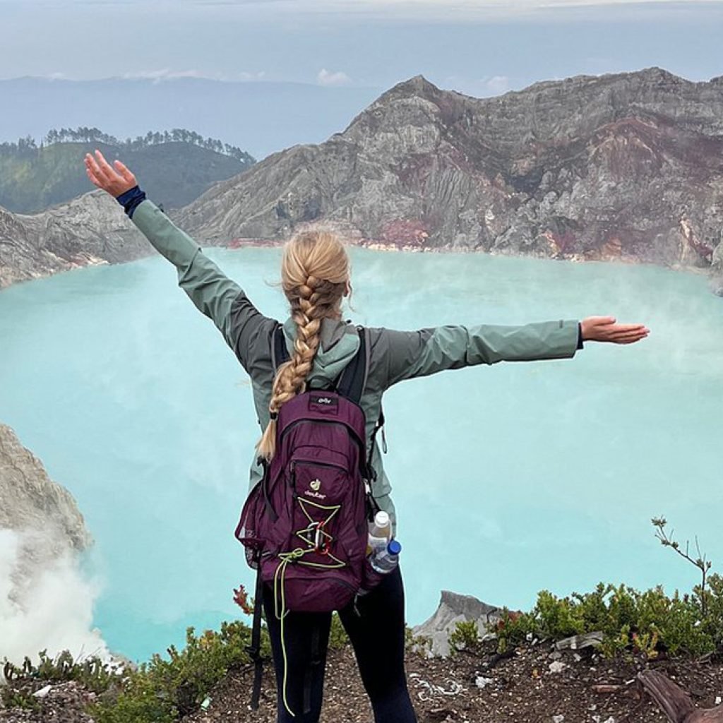 Java's Natural Beauty: A 5-Day Tour of Borobudur, Tumpak Sewu Waterfall, Bromo, and Ijen