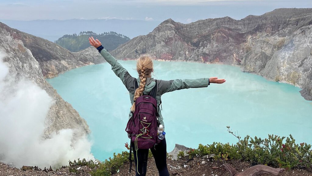 Java's Natural Beauty: A 5-Day Tour of Borobudur, Tumpak Sewu Waterfall, Bromo, and Ijen