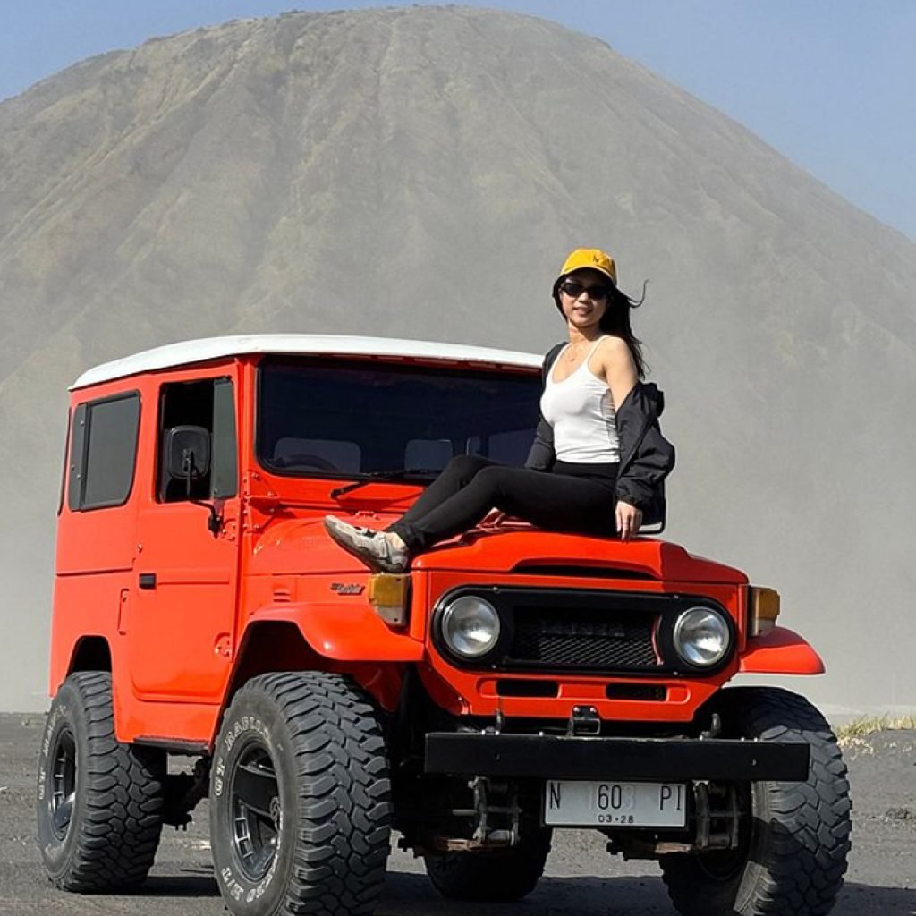 Borobudur, Tumpak Sewu Waterfall, Bromo, Ijen Tour 5 days