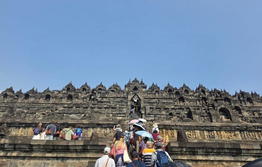 Borobudur, Tumpak Sewu Waterfall, Bromo, Ijen Tour 5 days