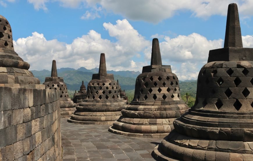 Borobudur Bromo Tour 3 Days 2 Nights