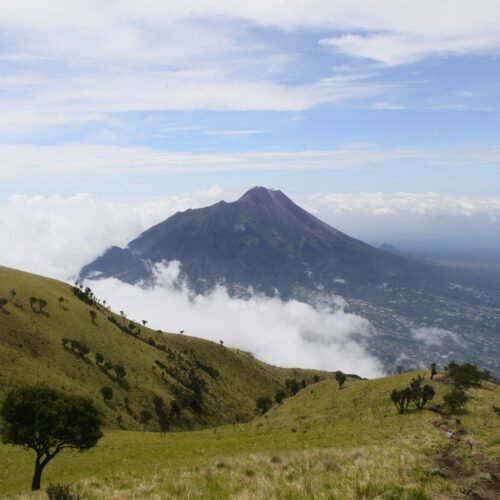 Journey to the Top: Witnessing the Spectacular Sunrise at Mount Merbabu