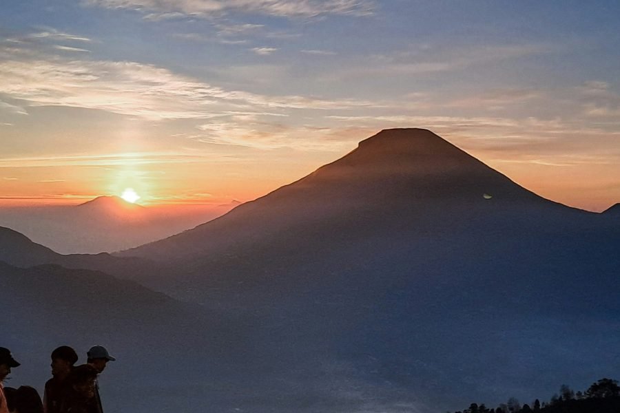 Sikunir Sunrise and Borobudur Tour: Midnight from Yogyakarta